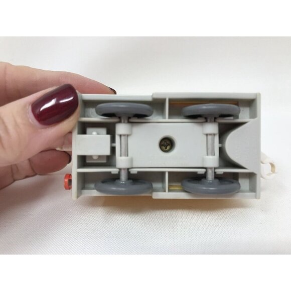 THOMAS THE TRAIN TRACKMASTER  YELLOW CARGO TRAIN TENDER 2005 - Picture 4 of 4